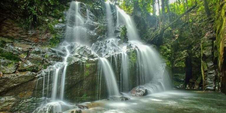 keindahan-air-terjun-guruh-gemurai-di-kabupaten-yang-menakjubkan