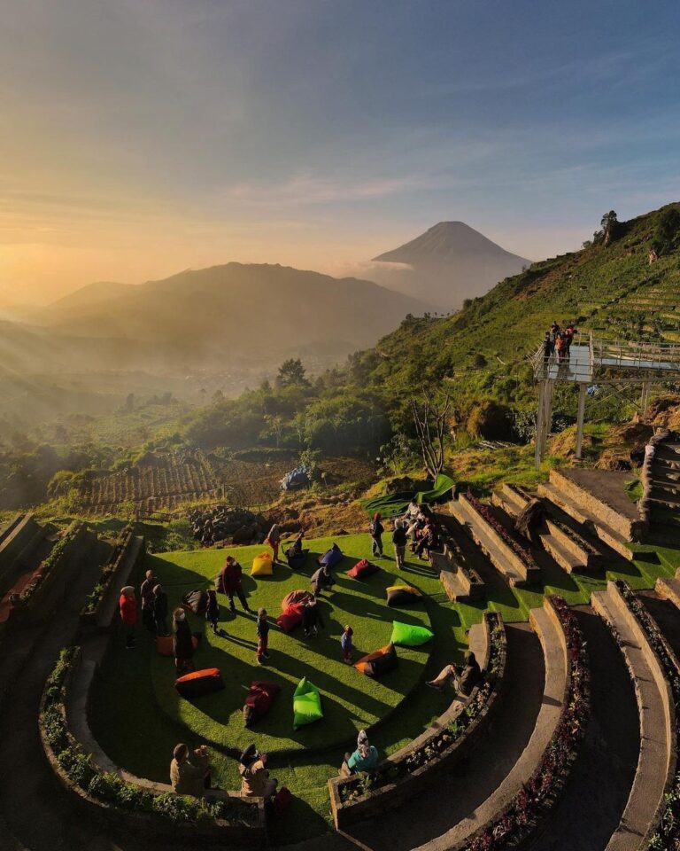 wisata-seru-batu-angkruk-dieng-destinasi-terbaik-keluarga