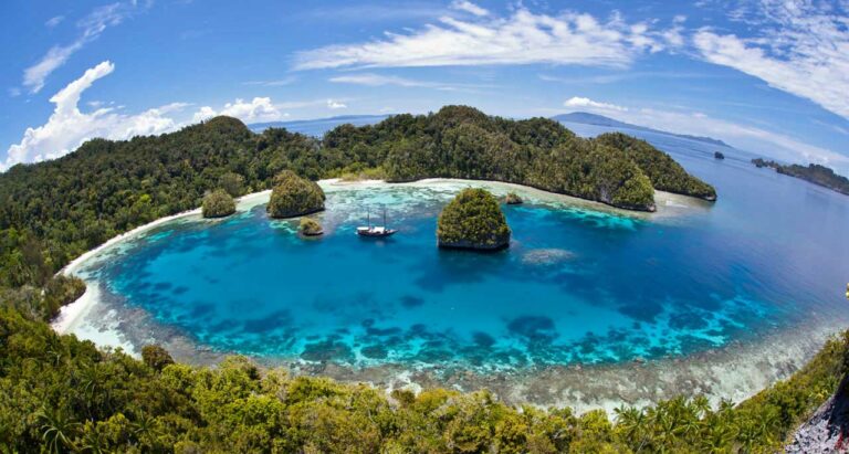 10-contoh-taman-wisata-alam-yang-menakjubkan-di-indonesia