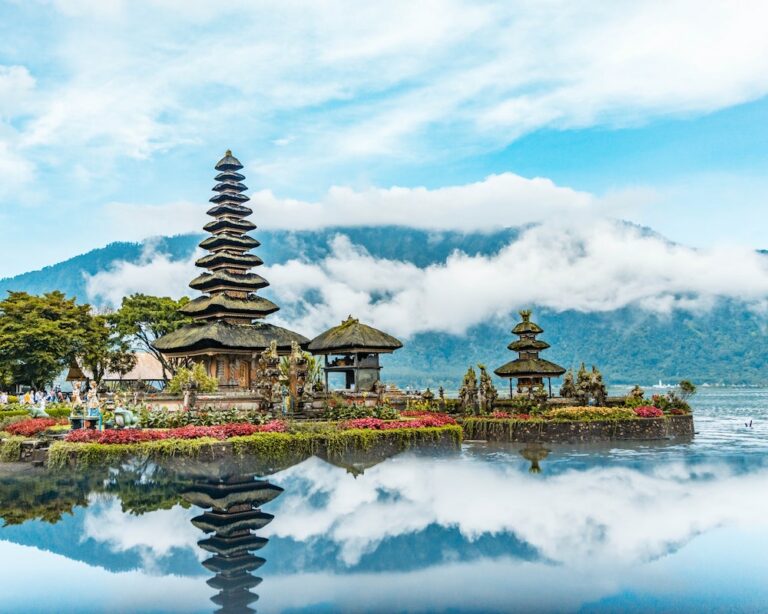 10-tempat-wisata-dengan-layanan-wisata-terbaik-di-indonesia