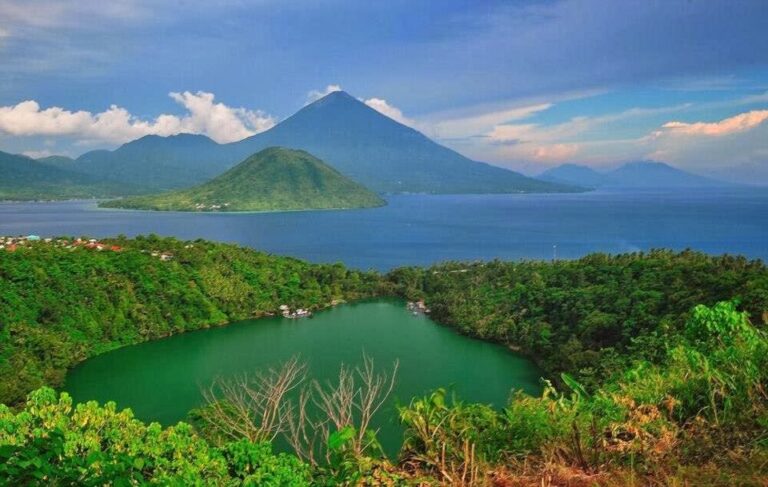 10-tempat-wisata-menarik-di-maluku-utara-untuk-dikunjungi