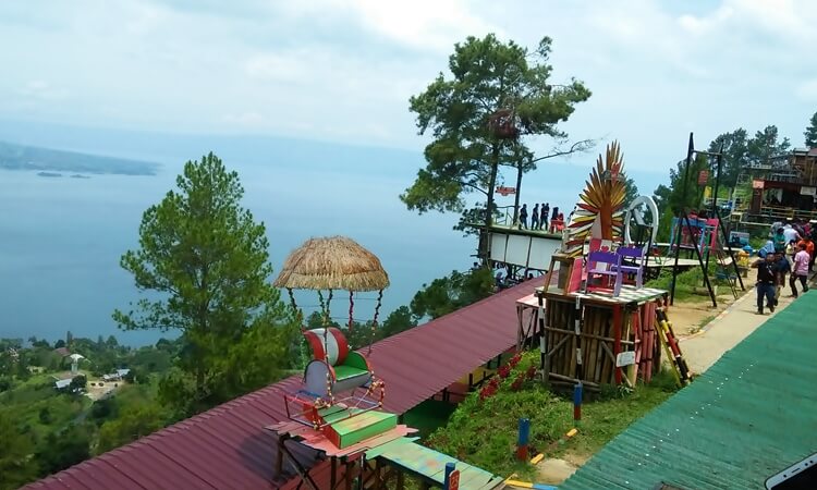 10-tempat-wisata-seru-di-simalungun-yang-mendebarkan