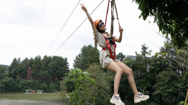 6-destinasi-wisata-outbound-seru-di-indonesia-naik-adrenalin-yuk