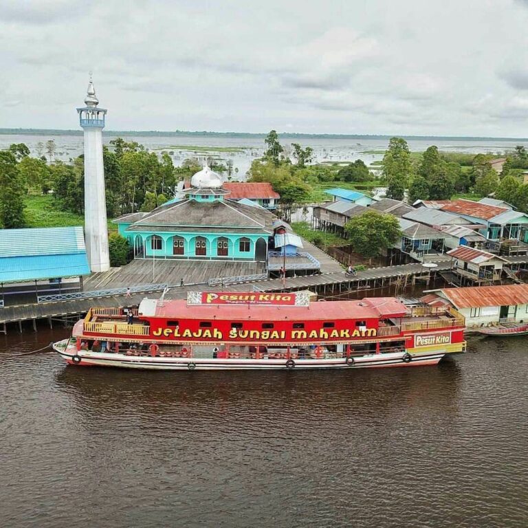 jelajahi-indahnya-mahakam-dengan-kapal-wisata-terbaik