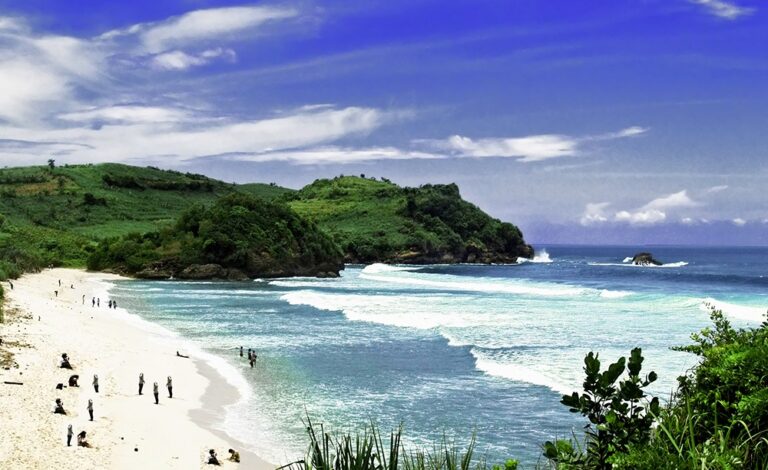 keindahan-pantai-tambakrejo-destinasi-wisata-terbaik-di-blitar