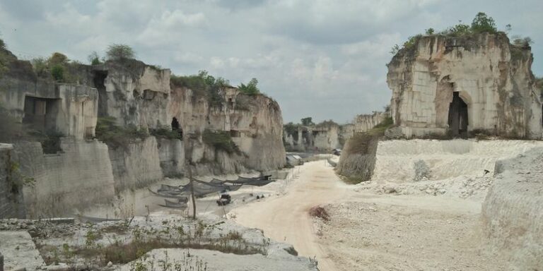 keindahan-wisata-bukit-kapur-gresik-yang-menawan-hati