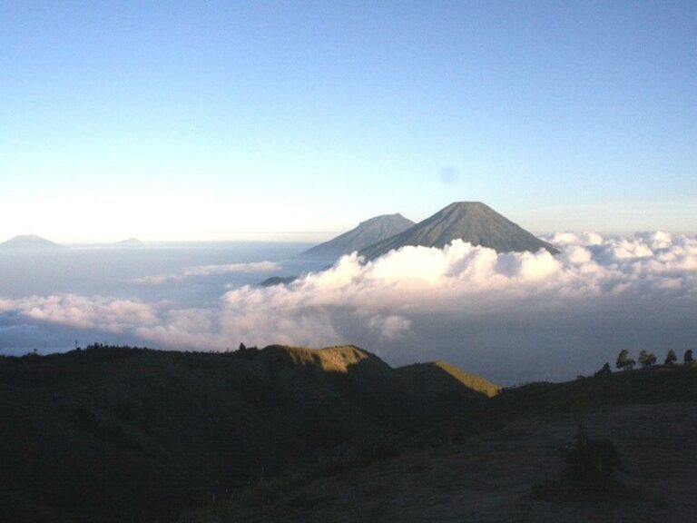 menikmati-keindahan-wisata-gunung-di-jawa-tengah