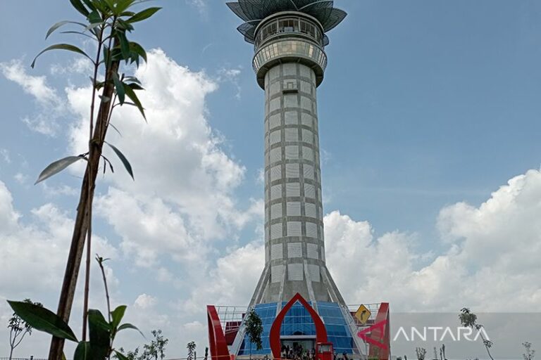 monumen-potensi-wisata-yang-tak-terlewatkan-di-indonesia