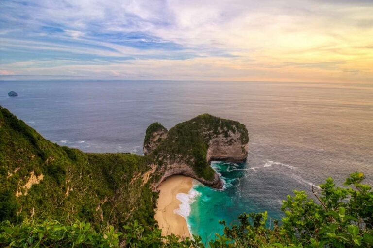 pengalaman-seru-wisata-di-indonesia-tips-dan-cerita-unik