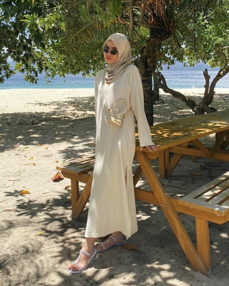 10-fashion-hijab-cantik-untuk-menemani-liburan-pantai-anda